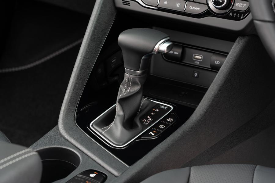 Детали интерьера Kia Niro Plug-In Hybrid (DE) 2019 года  (UK) (фото 37 из 40)